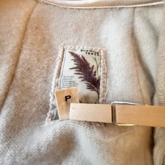 Burning Torch 100% Recycled Cashmere Cream Cardigan Sweater Jacket Size P XS B34 - Picture 6 of 6